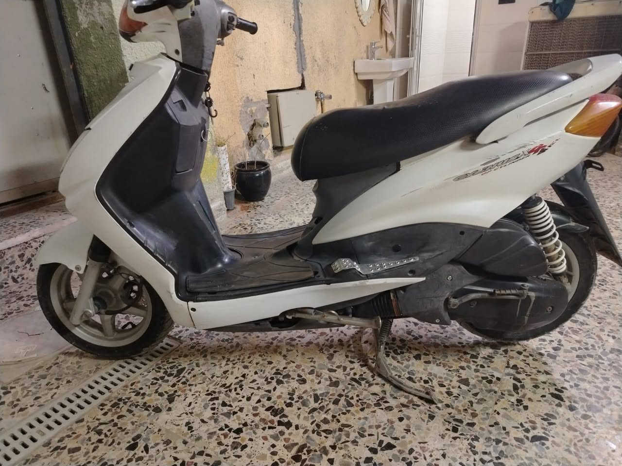 سلام عليكم مرخصت مدير لكروب لمحترم دراجه سكنس نثيه سرعه ١٤٠ دراجه مكفوله كفاله عامه  من كلشي كفره اصلي مختمه ختم واحد عل فحص مكان بلديات سعر ٦٠٠خابر وتدلل ما متواجد عل فيس خابرو ***********
