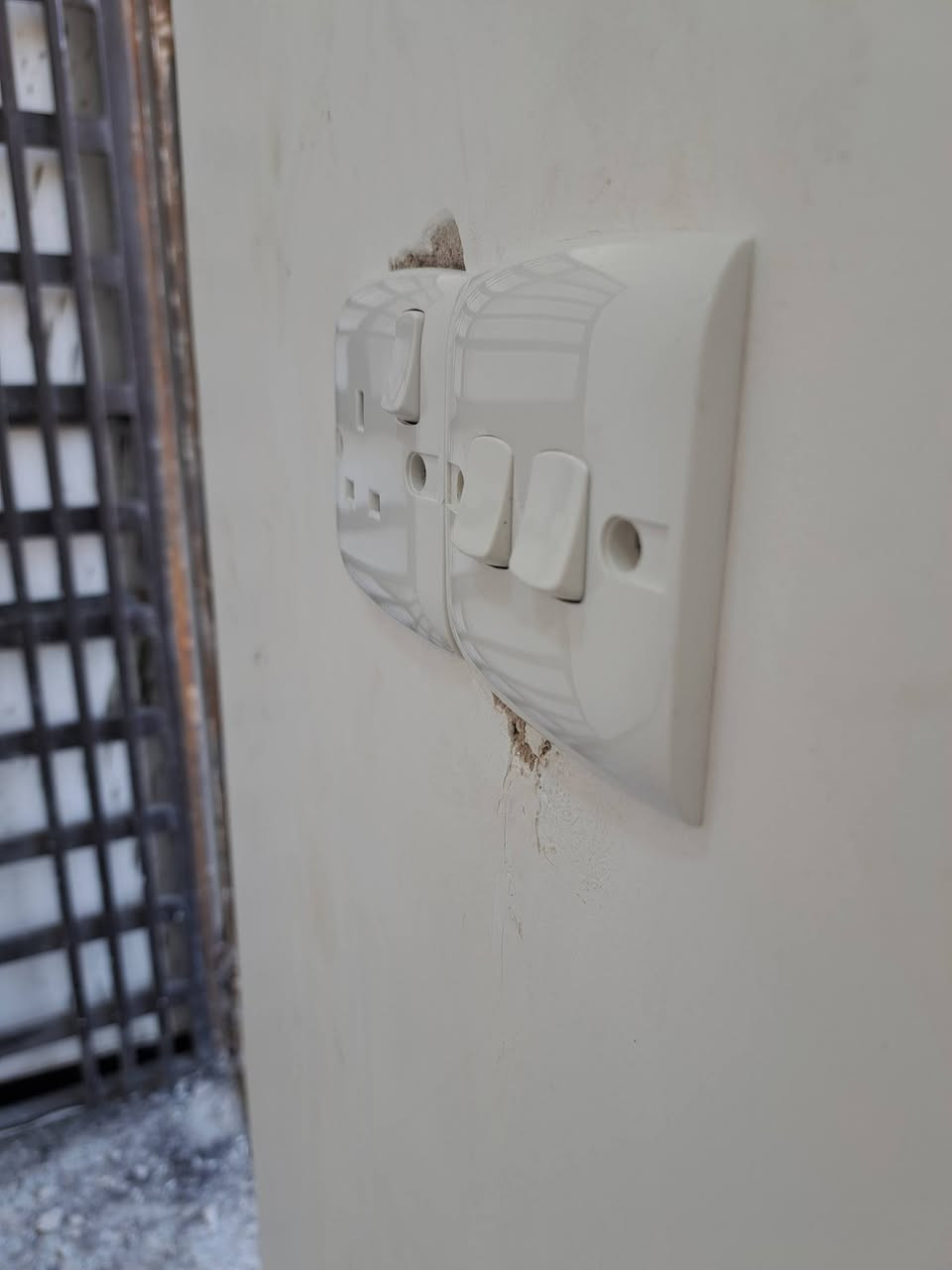 ابو يڤان 
الحداثة في التصميم – الدقة في التنفيذ 
‏
‏📞
‏ ‪*********** 
لاسعار مناسبه
‏
‏
‏
‏🔹 تأسيس الكهربائيات المنزلية بأحدث الطرق العالمية

‏نضام ستلايت 📡

‏🔹 أنظمة صوت – صورة (سبيكرات + كاميرات مراقبة)

‏🔹 تنفيذ أعمال الأتري كيبل

‏🔹 نقطه السيمز 4
نطقه البوري 6
‏
‏⚡ شغل مضمون – خبرة + التزام – تصميم حديث
