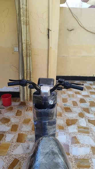 السلام عليكم R9 استعمال شهرين 
السرعة من 50الي 55 حسب الوزن 
4 بطاريات 20 امبير 48 فولط 
الملف 1000واط 
السعر 450 وبي مجال قليل 
*********** بي وتساب
