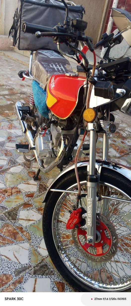 السلام عليكم دراجه تايكر 2025 للبيع محرك ما مفتوح نضيفه فول كهربائيات كله شغاله  السعر 675 وبي مجال حك الجيه الرقم ***********
