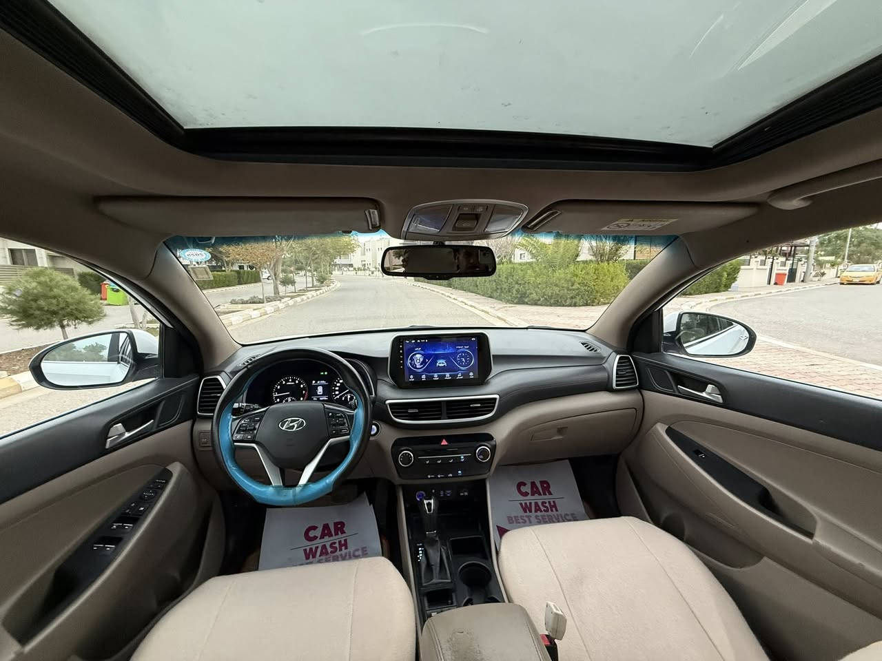 سلام عليكم 
توسان خليجي موديل 2019 
فول موصفات 
بصمه بانوراما 
كشن جلد + كهرباء 
تبريد قطعتين 
شحن لاسلكي 
كامرا + حساس امامي حساس  خلفي 
بعد بي اهواي موصفات 
ماشي 120 الف 
كير محرك بشرط 
تخم تاير صدر كله جديد 
سيارا  بدون صبغ بي بارد موجود السونار ويا المنشور 
سعر 195 بي مجال 
مكاني ديالى خانقين 
***********
