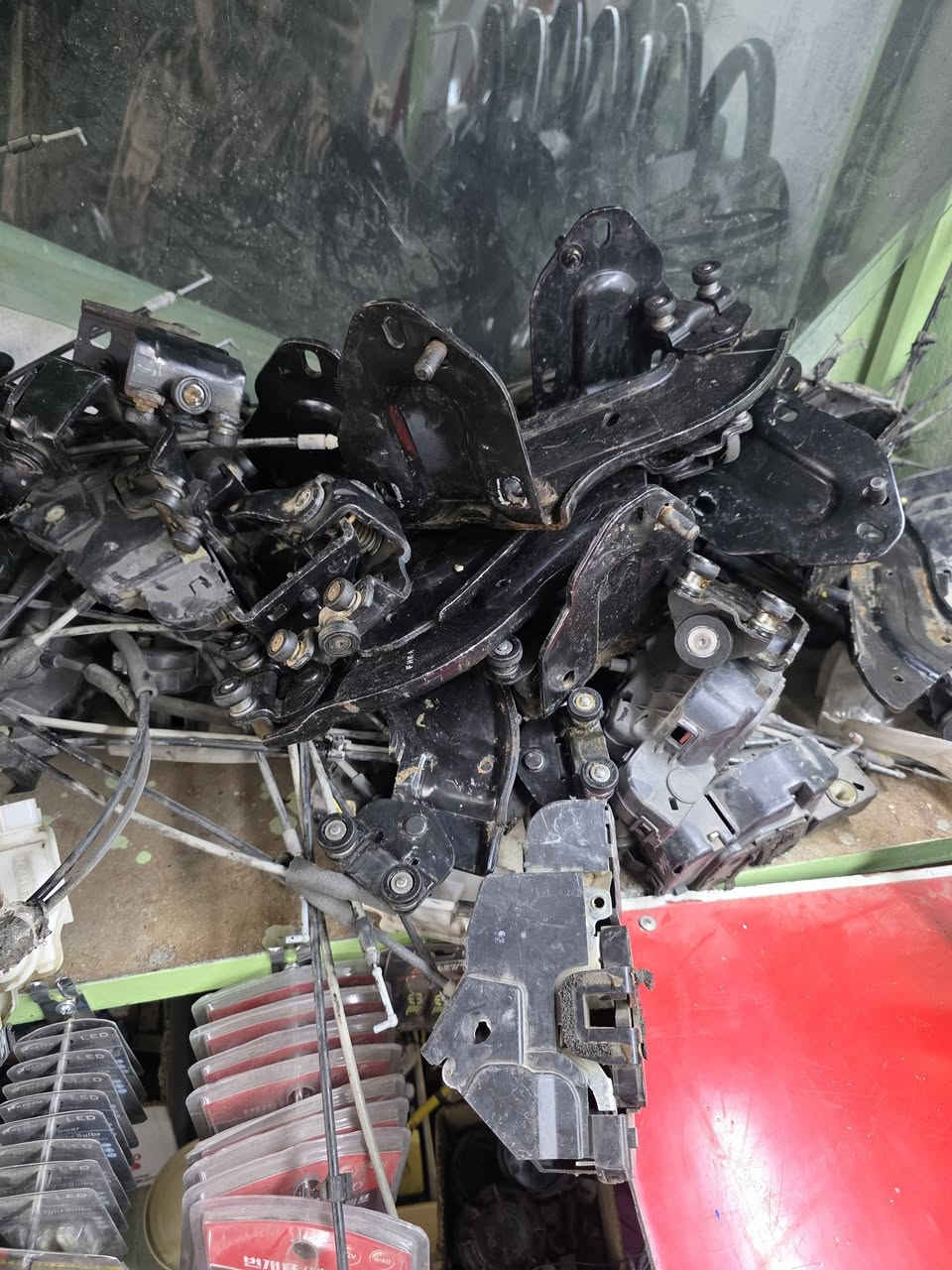 اللهم صلي على محمد وال محمد 
يتوفر جميع الذرعه والقفاله كله حاويه شرط نضافه يم مجمع البركه العنوان ناصريه قلعه سكر ***********
