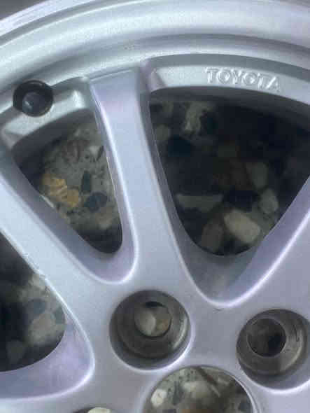 السلام عليكم 
للبيع 
تخم ويل كب حجم 15 مال كورلا بلادي جديد مختوم تيوتا 
السعر 160
الاتصال ع الرقم ***********
