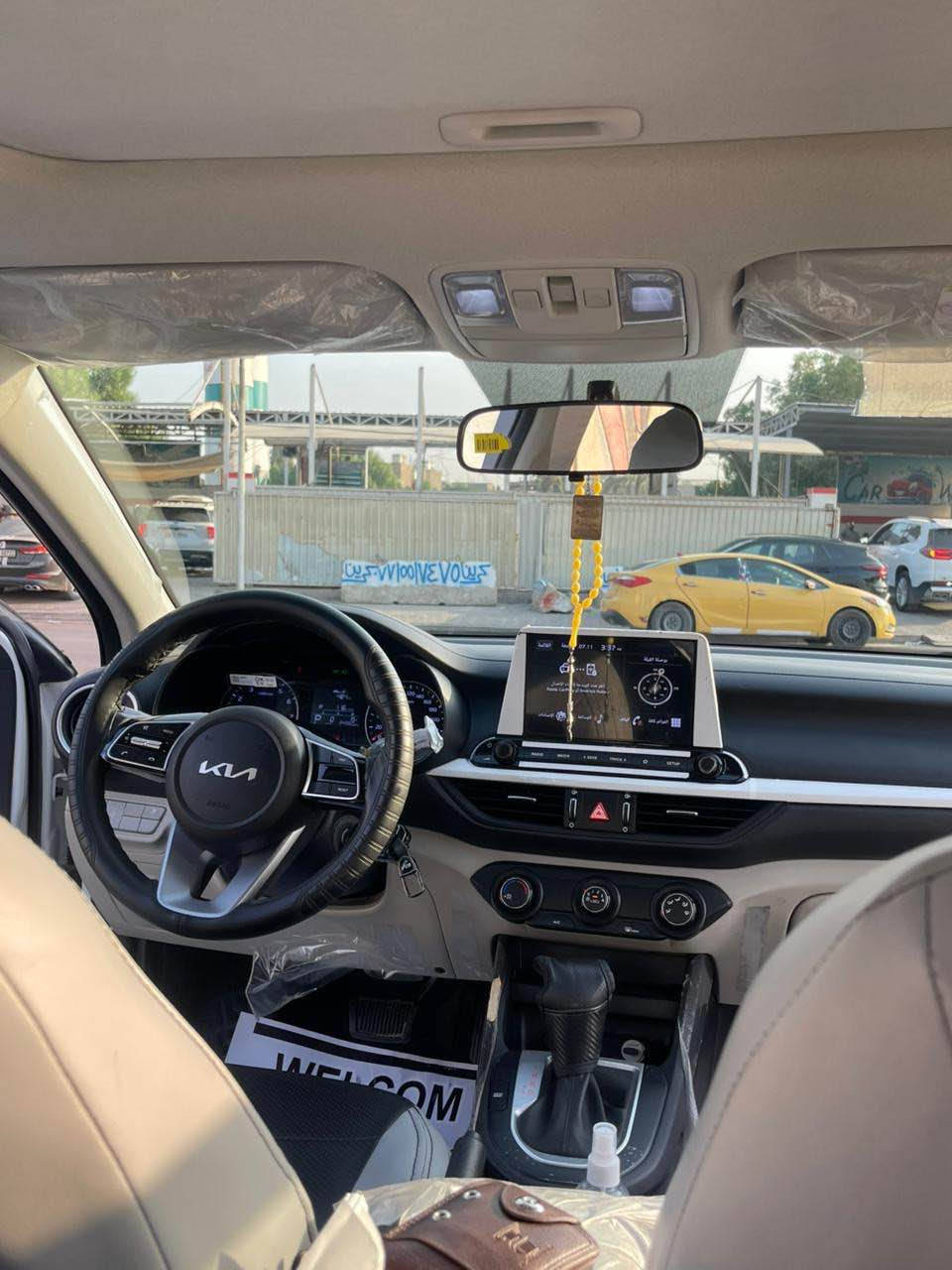 كيا سيراتو 2024 رقم بغداد خليجي سعة المحرك 2000
تبريد قطعتين شاشه كبيره بلاديه اصلي وكامرة 
حساسات خلفية لايت  LED فتح الصندوق من الريموت
فتحة سقف مري شفط مع اشارة أوضاع القيادة ECO+SPORTS +NORMAL
حساسات إطارات 
سياره مفووله للاخير مواصفات 1/1
السيارة ماشيه 29الف السياره بعدها بحاله الوكاله
الاستفسار *********** بغداد, العراق
