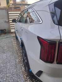 سورينتو موديل 23 ماشيه 24الف سياره جديده بمعنى الكلام على وضع الشركه ب...