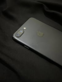 آيفون 7 جهاز مكفول كلشي ما مستبدل بي ذاكره 128 بطاريه 69 سعره 85 رقمي0...