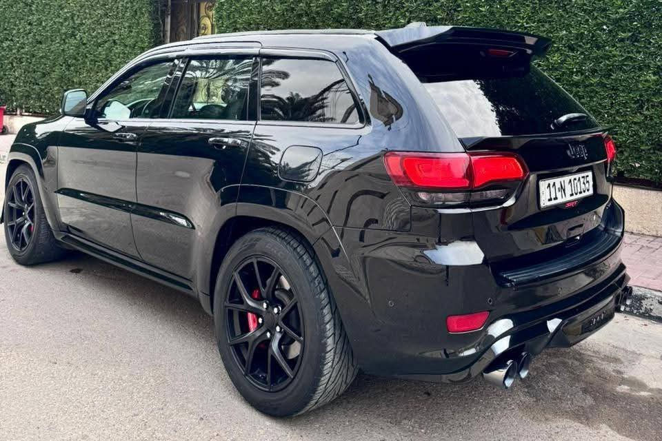 🚀 الوحش الحقيقي على الشارع 🔥

الموديل: 2018
المحرك: V8 سعة 6.4L 💪
القير: أوتوماتيك
الممشى: 62 ألف فقط
الوارد: كندي 🇨🇦
الحالة: صبغ بنيد فقط – بدون دواخل ✔️

🔥 سيارة متعوب عليها “للأخير” – استخدام يومي + أداء سباق

✨ أهم المواصفات:

- رادارات أمامي + خلفي + جانبي
- نظام منع التصادم + Auto Brake
- أوتو بارك (اصطفاف ذاتي)
- تحذير الخروج عن المسار
- دفع رباعي 4x4
- تبريد + تدفئة مقاعد (أمام + خلف)
- شاشة كبيرة + كاميرا + حساسات
- سقف بانوراما 🌙
- نظام Blind Spot
- كروز + Eco + Track Mode

⚙️ الإضافات (تخليك تفهم شنو معنى قوة حقيقية):

- برمجة Stage + Methanol AEM 🔥
- فيول بام Walbro 450
- Intake K&N مفتوح
- Exhaust كامل Corsa + X-Pipe ستيل
- Downpipe + صوت خرافي 😈
- تايرات Toyo رياضية جديدة

🛠️ صيانة كاملة حديثاً:

- زيوت Lucas كاملة
- دهن محرك Mobil 1
- تنظيف منظومة احتراق
- بطارية + تايرات جديدة


**إذا كنت صاحب هذا الإعلان وتريد حذفه لأي سبب، رجاءا أرسل رسالة إلى الدعم الفني**