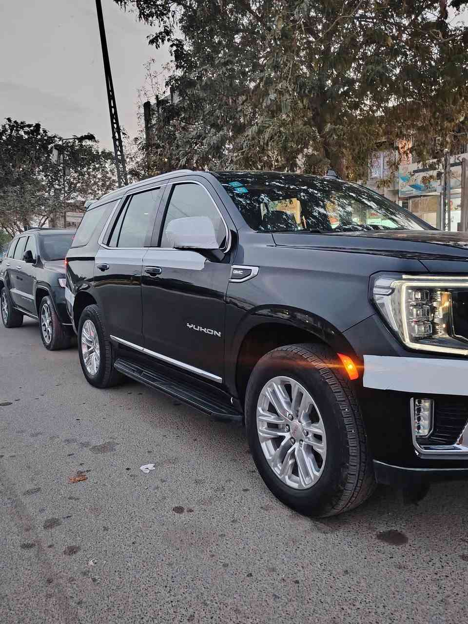 GMC 2024 وكالة المنصور خليجي
الفئة: SLT
ماشيه 4 الف كم على وضع الشركة

المحرك: 5300 (مرغوب)
رقم بغداد

المواصفات:
1- ثلاجة داشبول ديجتل
2- تشغيل عن بُعد
3- إطفاء ذاتي
4- حساس أمامي وخلفي
5- رادار أمامي وجانبي
6- باب خلفي كهرباء
7- كشنات كهرباء
8- تحديد مسار
بعد هواي بيه مواصفات 
داخلها الضمان
صيانة كاملة بالشركة
تبديل دهن وفلاتر كامل

السعر : 57 وبيها مجال بسيط 
المكان: بغداد السيديه 
للاستفسار: ***********
