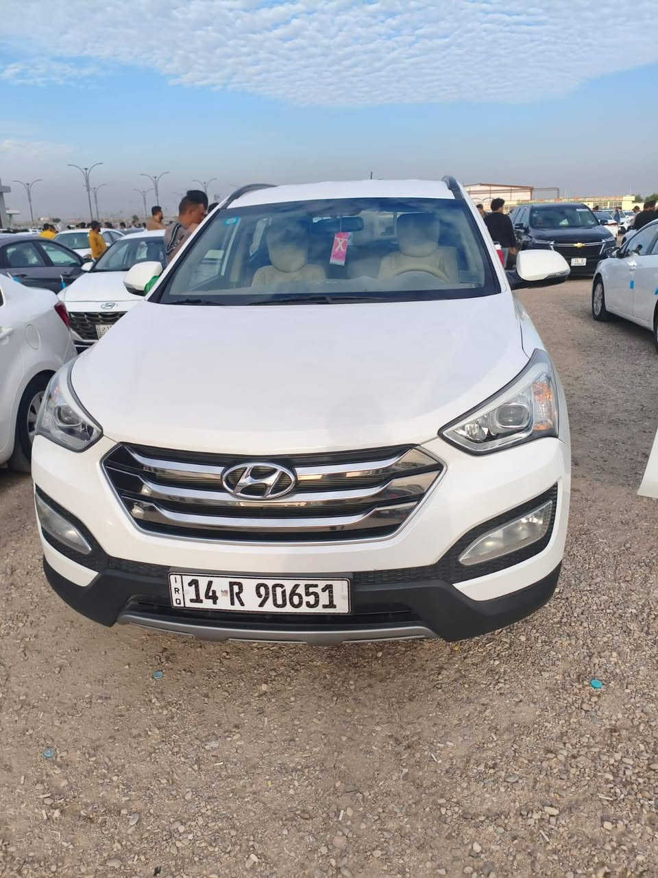 السلام عليكم سنتافي 2016 مكفوله ما عده ضربه خفيفه بل سبايدر الخلفي ورصعات بصندوك  السياره ماشيه ٢٦ الف الزياره كلش نضيفه اخت الزيرو للتصال *********** السعر 215
