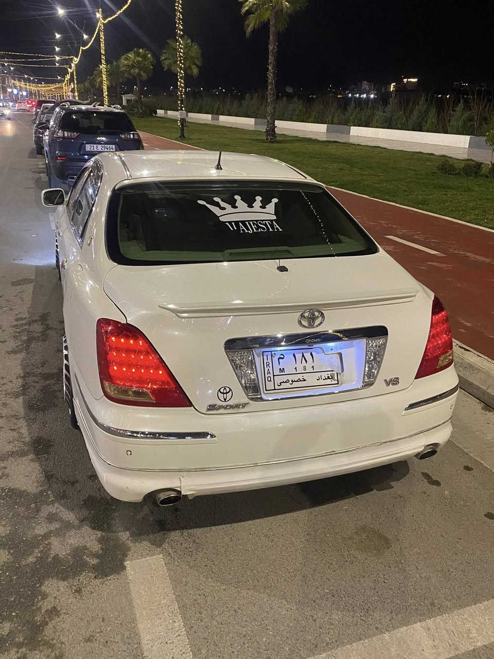 سەرەتا بەناوی خوای گەورە
باخیرەکەی یابان ماجیستا تاقانە و نموونە و پاکەتیی.🎌
٢٠٠٧ بەسمە رەساسی سااج مەلەکی 
بەس موووس موووس ناوزەردی ساج مەلەکی
سەیارەکە قەپات مواسەفاتە بەس سڵاید نیە 
سەلاجە مەرکەزی جڵد و هیتەر و ٣ پەردە 
٥ دووگمەیە سەیارەکە کامل حاسەو ڕادارە 
٤ تایە و ویلی لۆکی ئەسێڵی لە ژێرایە 
دەبڵەکانی حوڕ کراوە بەرز و نزم ئەکریت 
ئەیبیئیسی بیلاد ماجیستا 
بەسس شوین مووسەکانی بۆیاخە 
لەجیاتی فەحسیک ٣ فەحسی کراوە 
سەیارەکە لە دەعمی پیشەوە هەتا دەعمی دواوەی بەشەرت
کەڤەر گۆڕا و شەنسی کۆسەرە و گێڕ و مەکینە و
تەبریدی بەشەرت هەمووگیانیی 
٢٥٠ پەنجا مەسرەفی تیا نیە 
بەشەرتی ئەوەی شوخت و چاڵ و قوپاوی نەبیت و دوورەنگ نەبی سەیارەکە 
سەیارەکە شفتەی ئەم لاو ئەولا نیە لۆک لۆکە بەس ماشاءاللەی ئەوییت 
هاتیتە سەر سەیارەکە لە جیاتی فیتەریک ٢ فیتەر بهینە 
شــویــن ســلــیـمـانـیـی 
ژ.م ***********
سعری ٦٥ گەڵا و معامەلە
