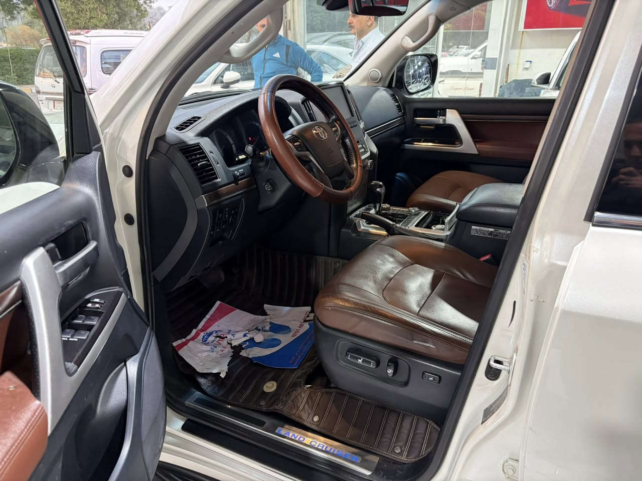 لاندكروزvxs
بريم موديل2021
رقم بغداد
كفالة عامة
مكينة5700
***********
