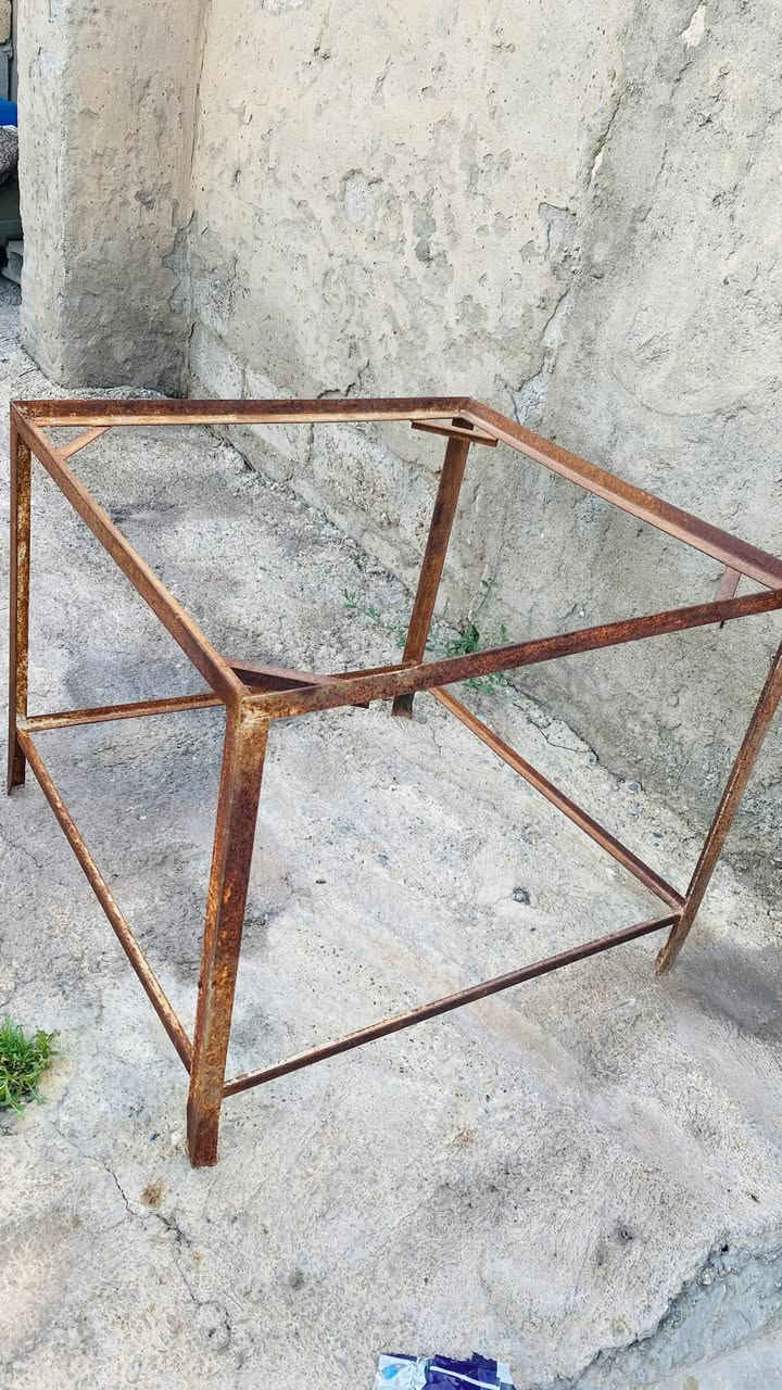 سلام عليكم ميز مبرده 4 ؤنص بنكات ثنين شرط شغلات نضيفات كامل بشكل الشراي يخابر هذا رقمي *********** السعر البنكات الواحد 14 وبي مجال قليل سعر الميز 15وبي مجال
