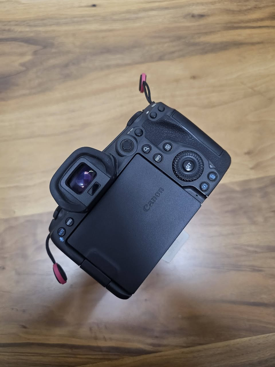 للبيع كامرا كانون R5 ويه عدسه Rf 70 200
للعلم اكو خدش بلبدي كامرا ما مأثر مجرد خدش 
ابيعهن ثنينهن


**إذا كنت صاحب هذا الإعلان وتريد حذفه لأي سبب، رجاءا أرسل رسالة إلى الدعم الفني**