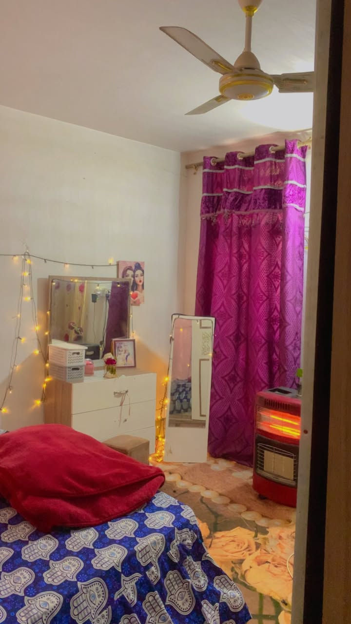 مكان البيت الزعفرانيه زراعي الواليد+مساحه 170
الواجهيه9
البيت يتكون من صاله واستقبال +مطبخ +غرفتين جوا وحمام داخلي وحمام خارجي
غرفتين فوك وسطح
 للاستفسار***********
