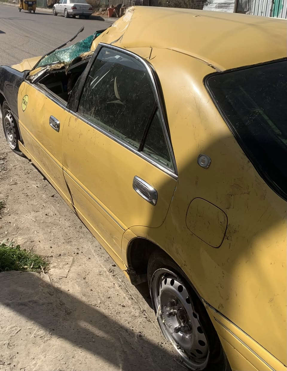 السلام عليكم ملكة للبيع كصتين جنطة وقمارة  سيارة شغالة محرك كلشي مابي بس حادثه مثل ما موضح وهية بيه حصة قمارة يعني تكصه وتبدله رقم الماني وكالة ثاني يوم داخله نضيف جماعت ٢٠ وجوه ليتعب روحة ويتصل عليه هيئة ٢٠٠ مكان السيارة بغداد الشعلة واتساب ***********
