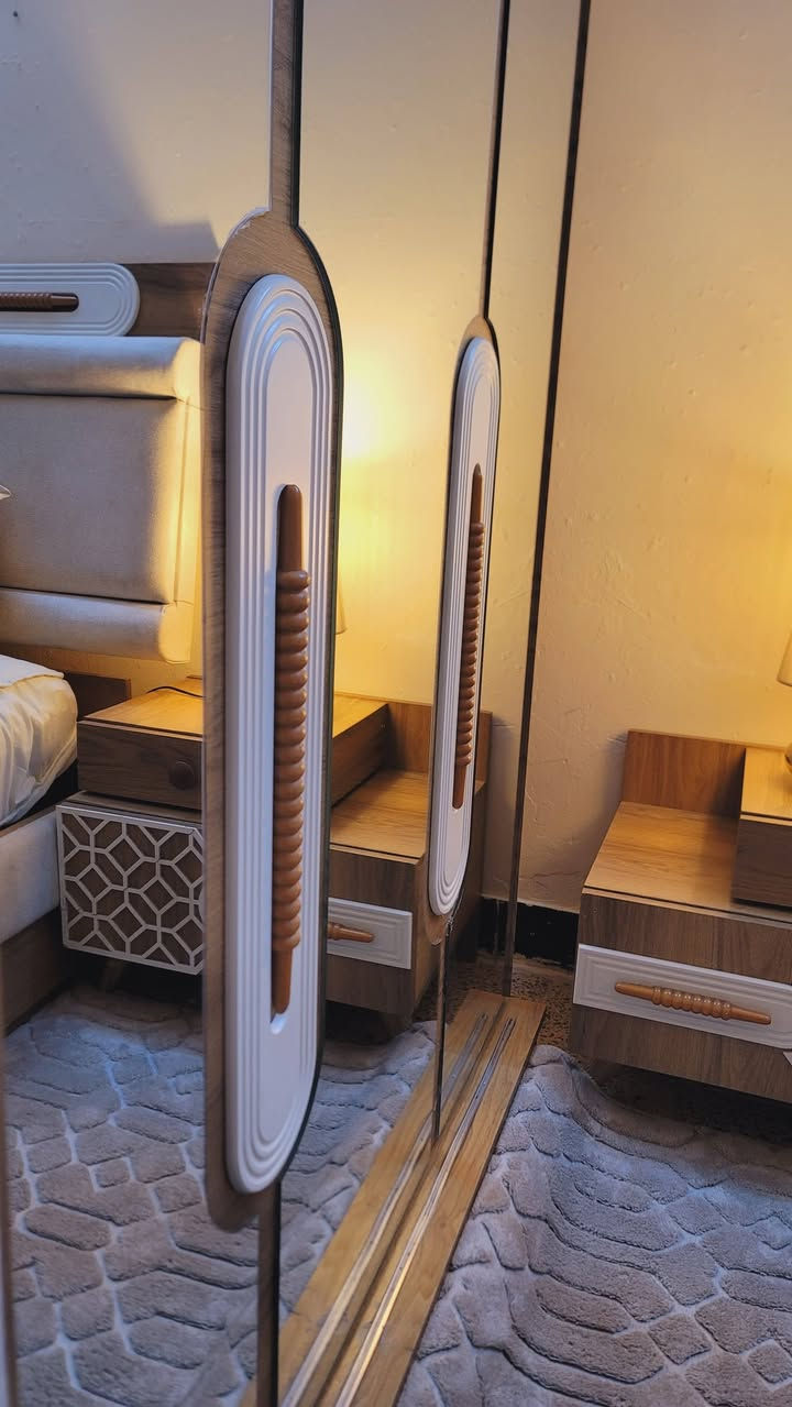 غرفه نوم تركيه نظافتها مثل الصور واحلى 10 قطع السرير مخزن مكاني بغداد
للاتصال ***********
