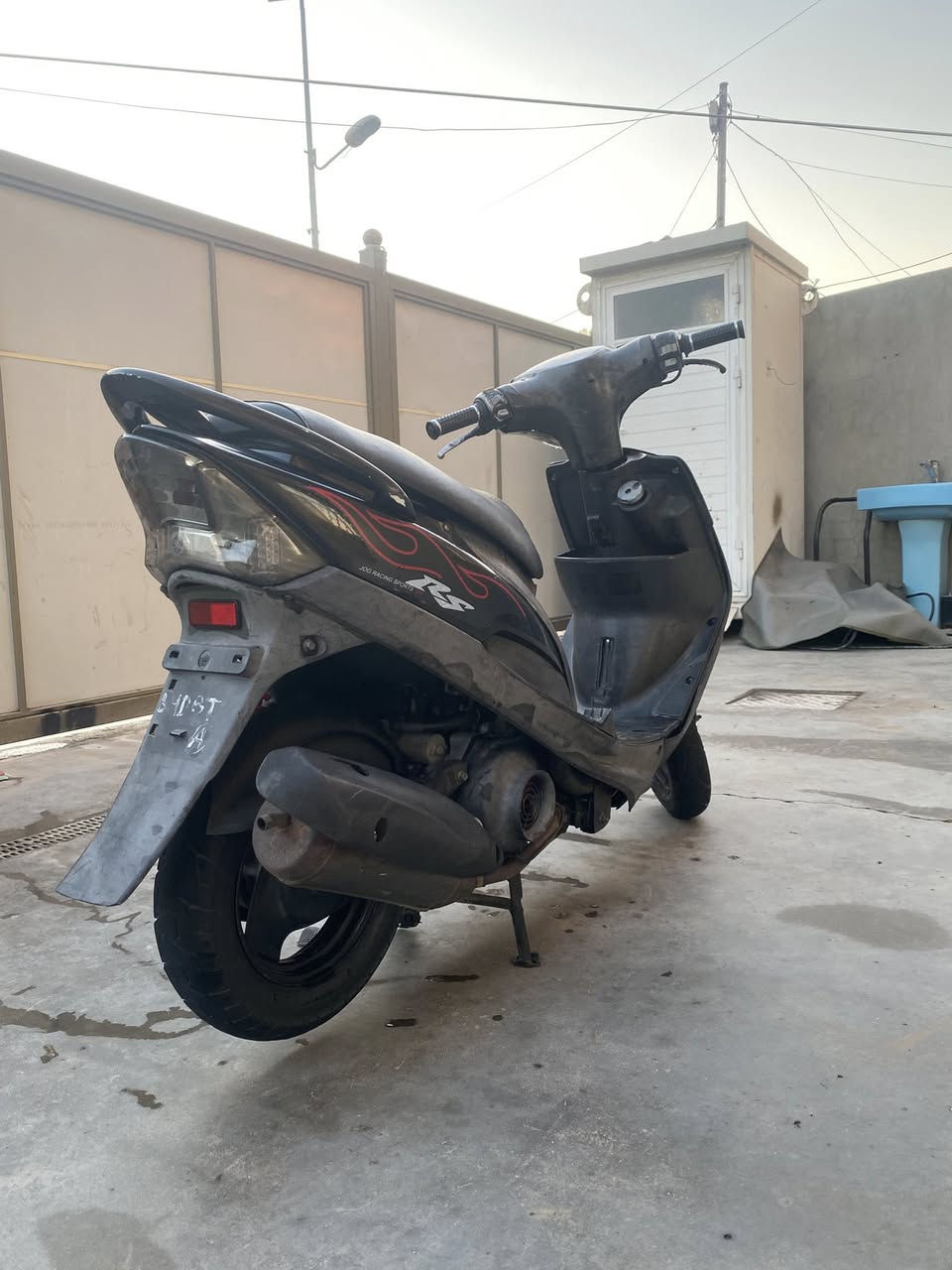 دراجه ماكس للبيع مكفوله كفاله عامه مكينه وكفر السعر ٨٥٠ الرقم *********** المكان بغداد حي العامل
