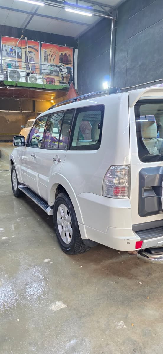 السلام عليكم #للبيع
باجيرو موديل 2014 حبتور

رقم بابل الإنكليزي هزه جديده باسمي تحويل ثاني يوم

مواصفات

كشنات جلد

شاشه كبيره

تحكم استيرن جهتين

دمام خلفي

فور ويل

7 راكب

3 قطع تبريد

فتحه بلقماره

داخل بيجي

وبعد معروفه مواصفات الحبتور

السيارة مكفوله الضربه والصبغ ماعده بارد كلش بسيط بلجاملغ شواصي تكم حوض قماره كله كفاله

السيارة جاهزة من كلشي مكينه كير حداديه تبريد تدفئه تخم تاير كهربائيات كله جاهز مابيه اي نقص السياره شا 

السعــــر ١٦٧ وبيه مجال بسيط للشراي مكاني حله

للاستفسار

***********

***********
