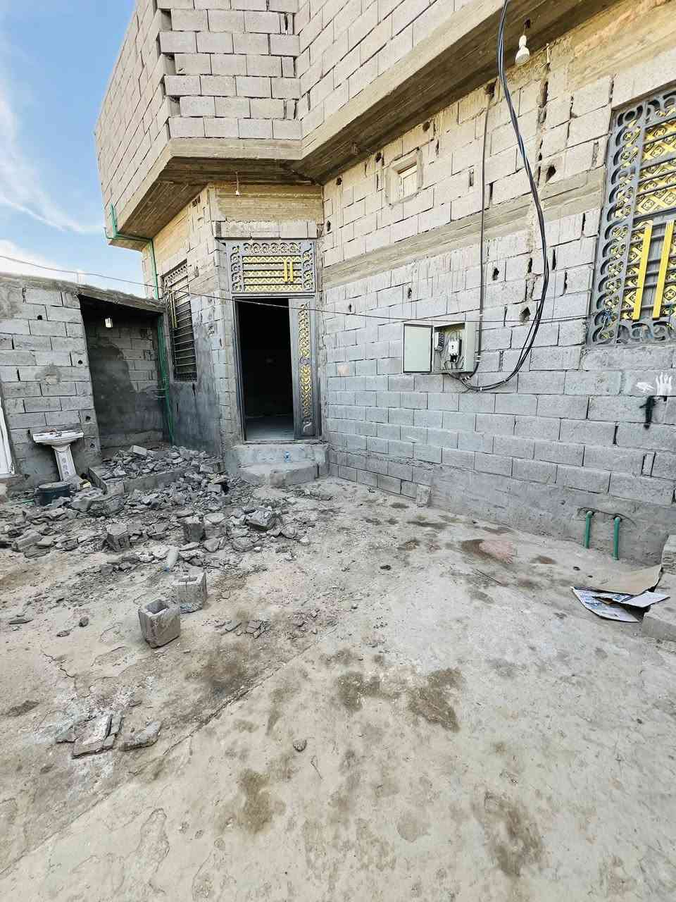 السلام عليكم ورحمة الله وبركاته🌹
اللاستفسار***********

دار سكن للبيع  🏭
المساحه200 م
جميع لخدمات متوفره 
منطقه سكنيه حلوه متربه 👍

محتويات البيت ⬇️ 
دوانيه 
وصاله
غرف نوم عدد 3
مطبخ
صحيات خارجي + داخلي

نوع العقار : طابو زراعي عراقي سند 25

العنوان : البصرة أبي لخصيب
كوت الحمداني شارع ابو دله 

سعر70 مليون وبي مجال
اللاستفسار : ***********
