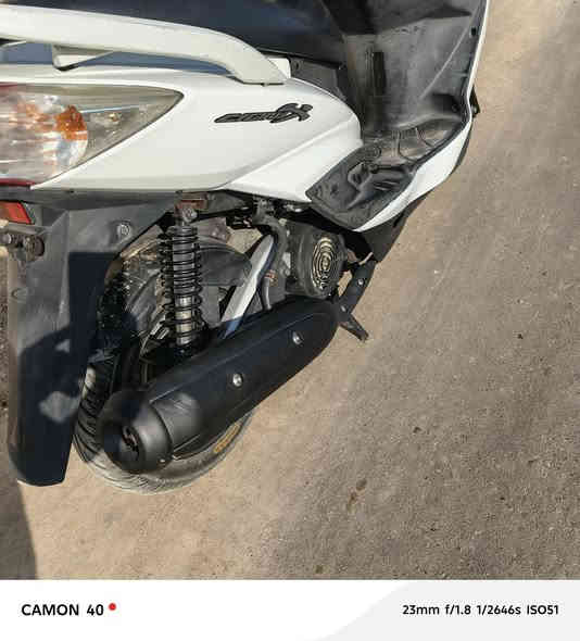 السلام عليكم للبيع دراجه سكنز فحل ياباني خطين  نوزل رمبه جديدة جدا شلعه فووول ماشية ١٠ الاف فقط كهربائيات شغاله لايت عالي وناصي اشاير تايرات جدد قبغ نفخ ستان كهربائي السعر ١٢ ورقة قفل الشراي يتصل ***********
