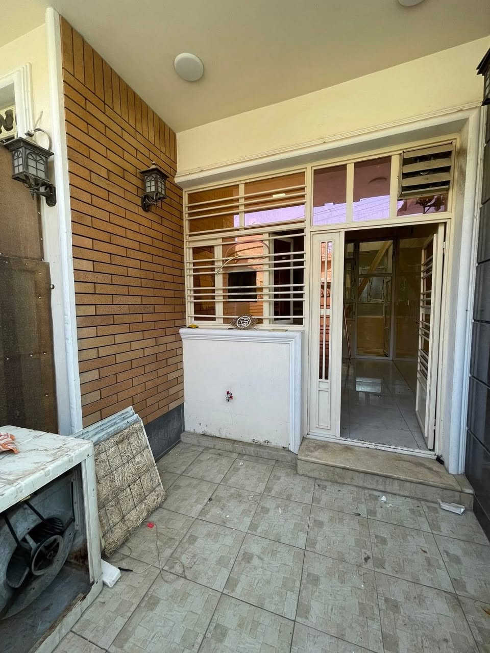 🏡 شقه ارضيه حديث للإيجار معزوله عزل تام 

🔹 يحتوي على:

✅ غرفتين نوم

✅ صالة

✅ مطبخ مشترك

✅ مناور2

✅ طرمة

✅  (طبكة سيارة)

📍 الموقع: الأعظمية – قرب المحكمه 

💰 الإيجار: 700الف دينار قفل 

📞 للاستفسار:***********📞📞

🏢 مكتب المستقبل للاستثمارات العقارية

📍 بغداد – الأعظمية – شارع الضباط – خلف جامع العساف.
