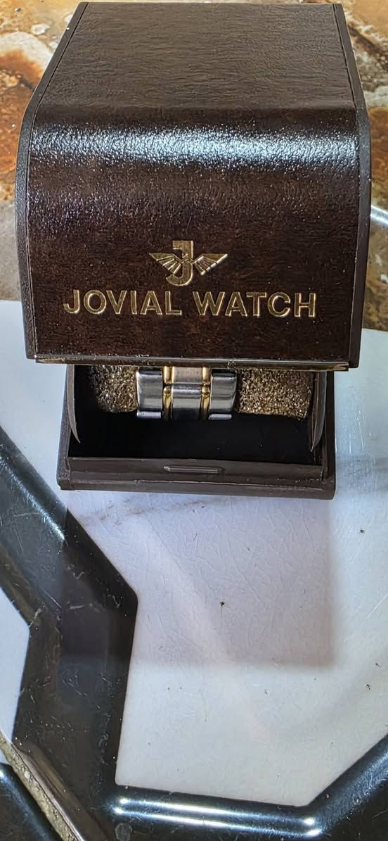 سلام عليكم 
جوفيال فنتج سويسري اوتماتيك ٢٥ حجر موديل ١٩٦٠ طلاذ ذهب نافذ شهري بالعلبة الاصلية نظافة فول ***********
