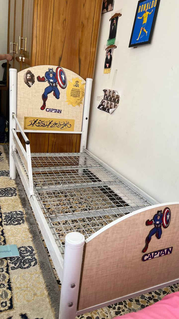 السلام عليكم
جرابي للبيع نظاف 
وحده نفر جبيره سعره ٥٠ 
الثانيه وسط عمر ٨ سنوات مع الدوشك سعره ٥٠ 
حي الوفاء 
***********
