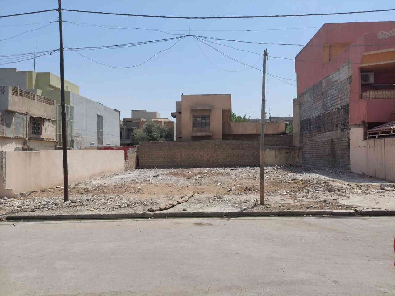 ارض للبيع بسعر مناسب 
في حي الرفاعي موقع مميز⚜️
قرب طرشي الشفاء 

المساحة ٢٠٠ متر 
الواجهة ١٠ متر 

ملك صرف 
 سند جديد 
شارع تبليط 

للإستفسار 
***********
***********
