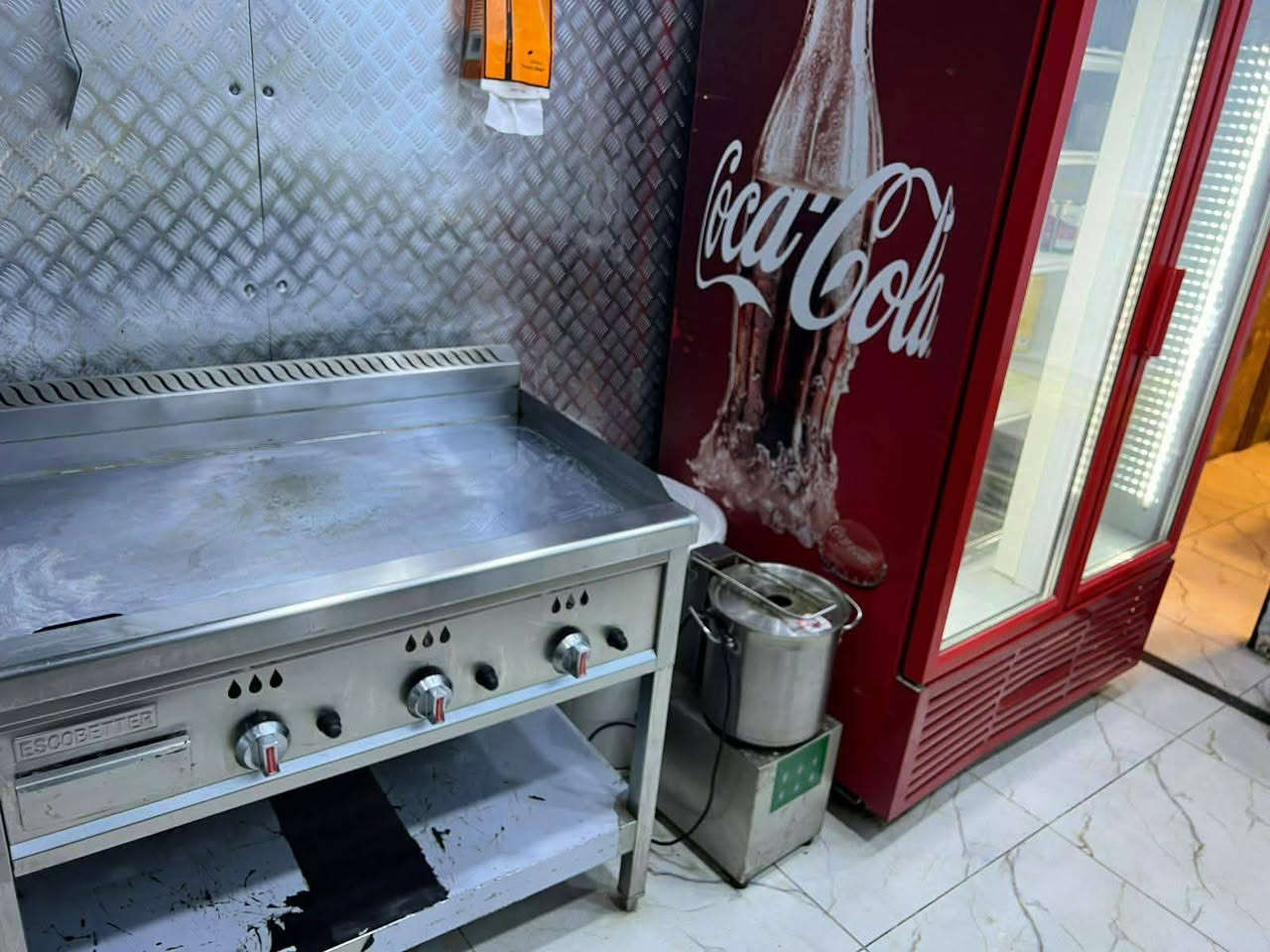 غراض مطعم لبيع كلش نظيفات عنوان بغداد 
***********
