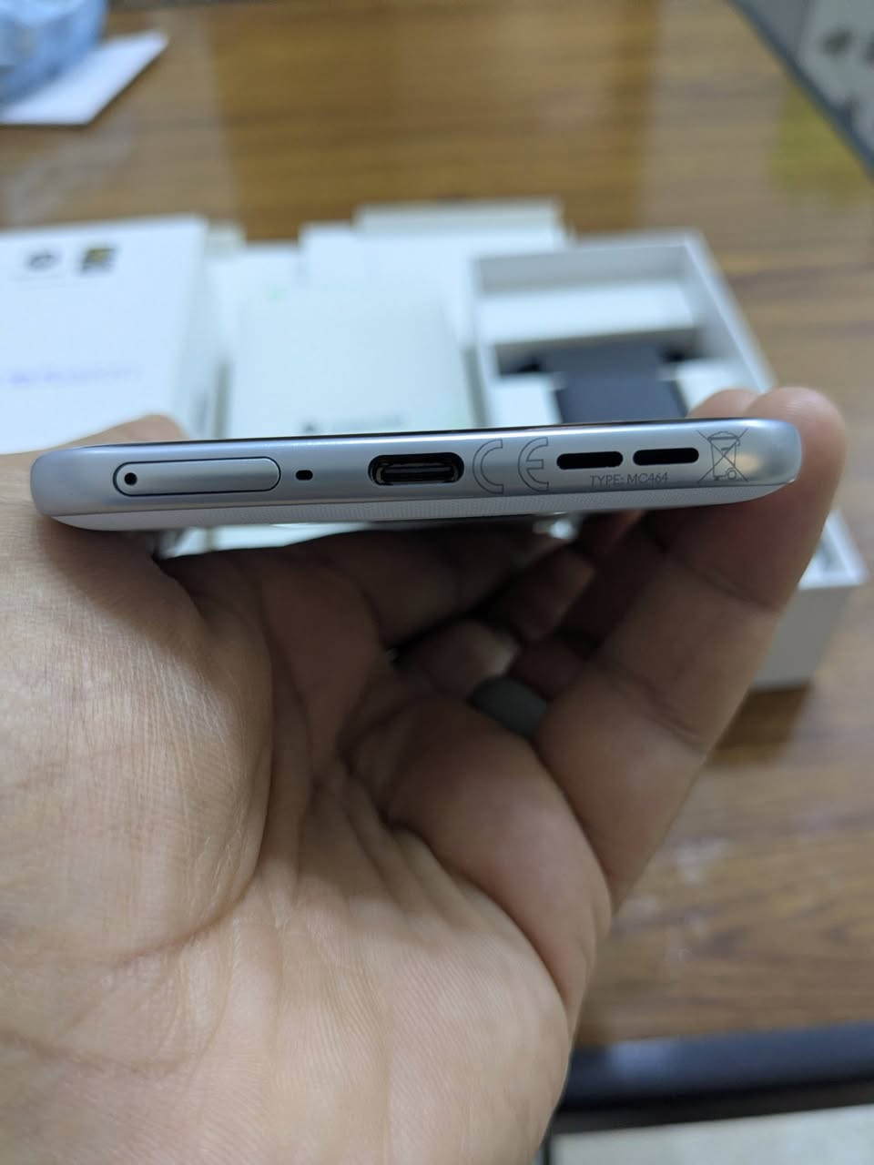 📱 للبيع: Motorola Edge 70 Fusion (بحالة الوكالة)
السلام عليكم.. معروض للبيع هاتف موترولا ايدج 70 فيوشن شبه جديد وبكامل ملحقاته.
⚙️ المواصفات:
الذاكرة: 256 جيجابايت.
الرام: 12 جيجابايت.
اللون: ثلجي مميز وأنيق جداً ❄️.
معالج: سناب دراكون 7اس جين4.
بطارية: 7000 سليكون كاربون
🎁 الملحقات والإضافات:
الهاتف يأتي مع جميع ملحقاته الأصلية (لم تُستخدم نهائياً).
يأتي مع بوكس هدية كأس العالم الخاص بالشركة (جديد تماماً ولم يُستخدم).
💡 ملاحظة: الهاتف نظيف جداً وخالٍ من أي عيوب أو مخوش، واستخدامه خفيف جداً (كأنه جديد).
للتواصل خاص او واتساب
***********
