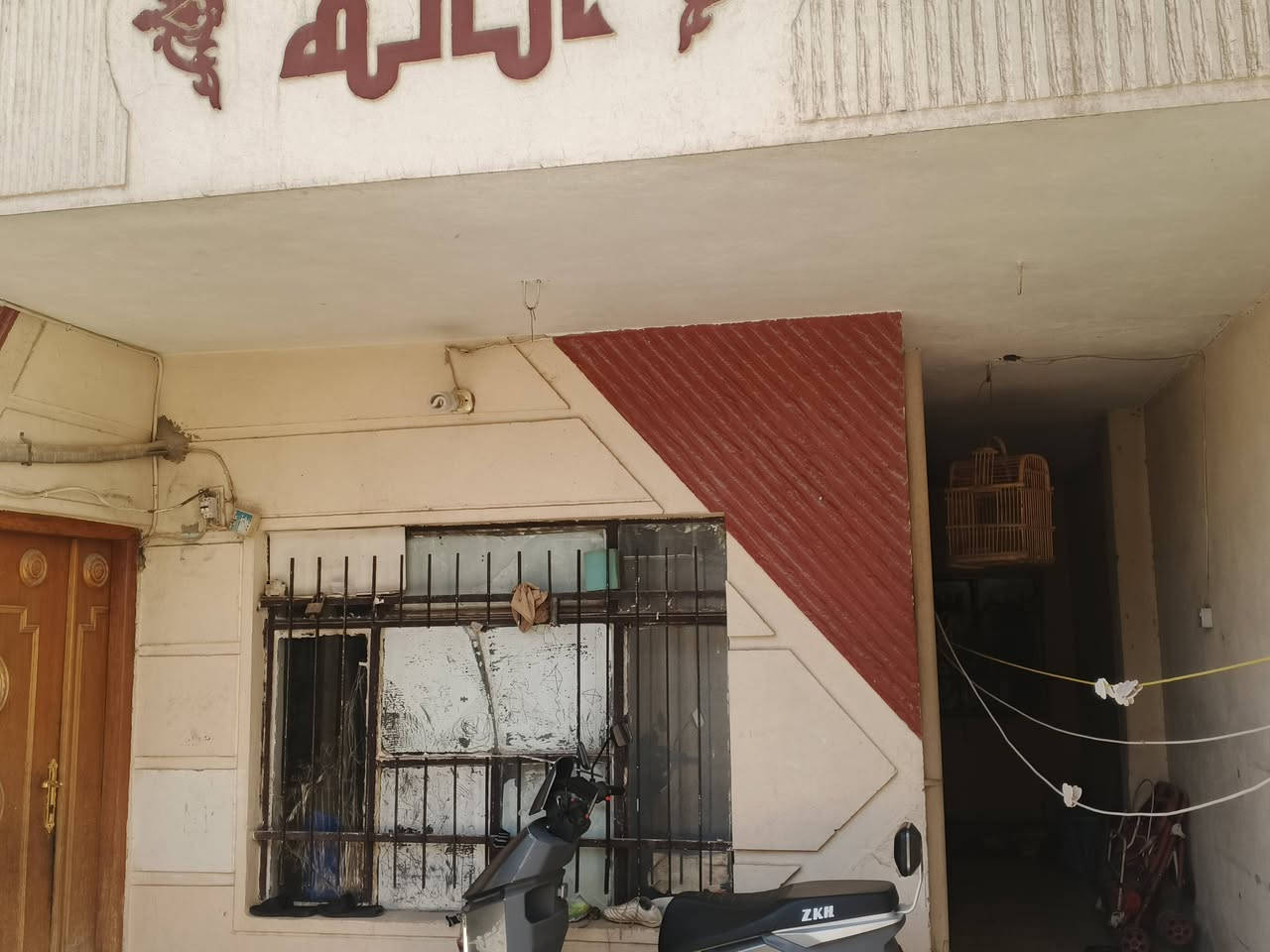 السلام عليكم بيت للبيع مساحه 160 متر واجهه 10ونزال 16 البيت طابو صرف قرب المركز استفسار اكثر اتصل على رقم ***********
