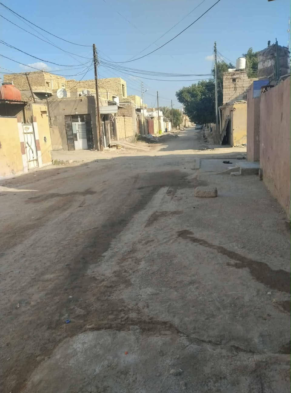 بسبب الوعود الكاذبه اعيد النشر 
بيت مساحه 100
غرفه 
وصاله 
ومطبخ 
ودونيه 
وصحيات 
وترك خلفي 
بناء طابوك 
عكاد 
سقوف ثانوي 
عالي عن شارع 
بيت ركن شارع امام بيت 10متر والفرعي بصف بيت 5
سرميك لبيت كل ماي كوي كهرباء دفن 
خدمات ثاني بيت عن تبليط مجاري ثقيل وخفيف دفن 
كامل من كلشي 
مابي درجه وبيتونه 
وعالي 3درجات عن شارع 
رحم الله والديك الي موشراي لايضل يسئل يجي يشوف بيت 
سعر 39 وبي مجال قليل كلش 
*********** واتساب
