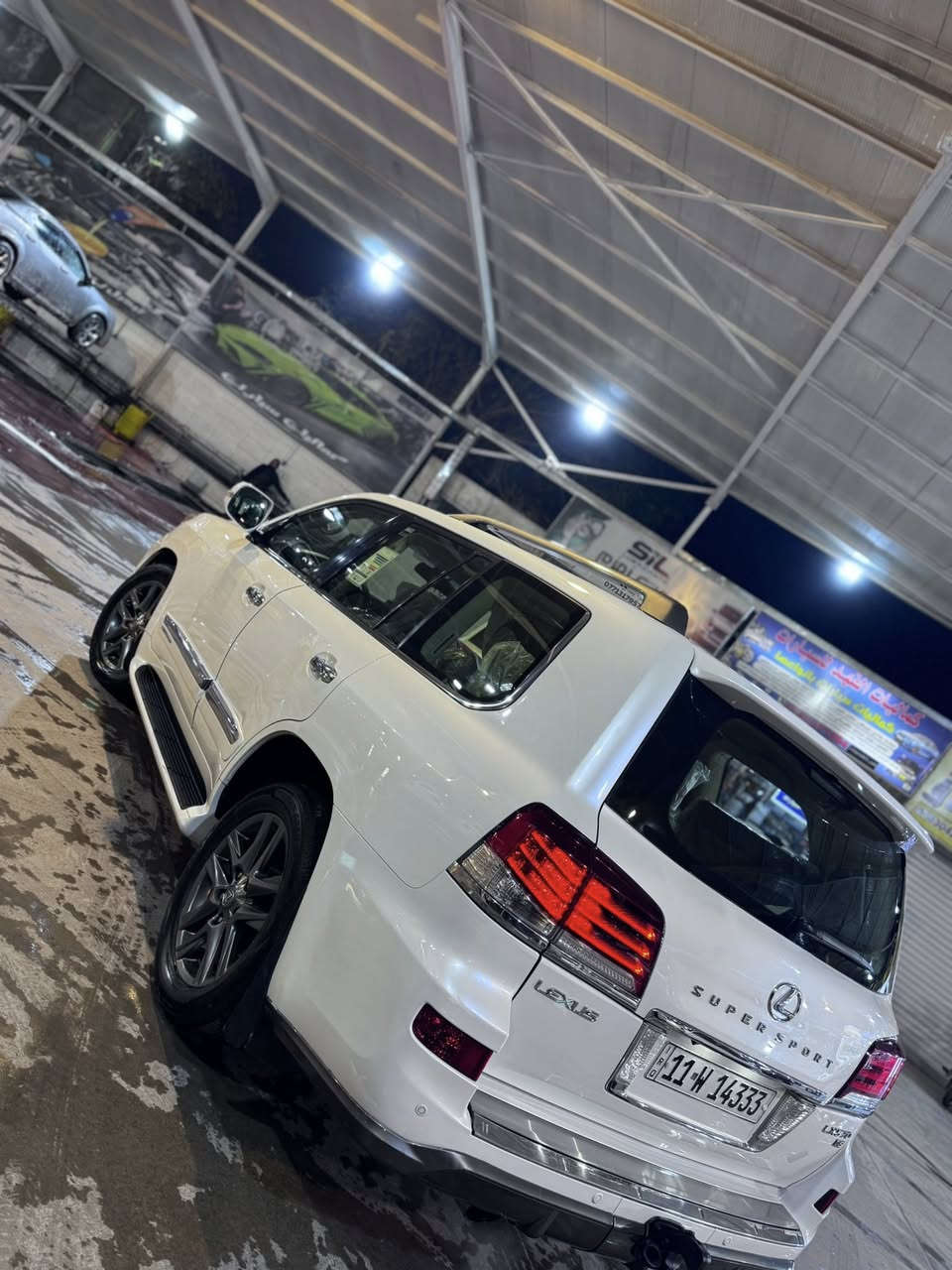 اسلام عليكم للبيع لكزس 2015 من النوادر  رقم مميز ماشيه 120 سياره نضيفه وما ناقصه شي مكانه الكاظميه موصفاته ميحتاج اذكره فول للاخير داخل مشمشي سوناره موجود ويه الصور بيع فقط بدون امراوس سعره430$الف ***********
