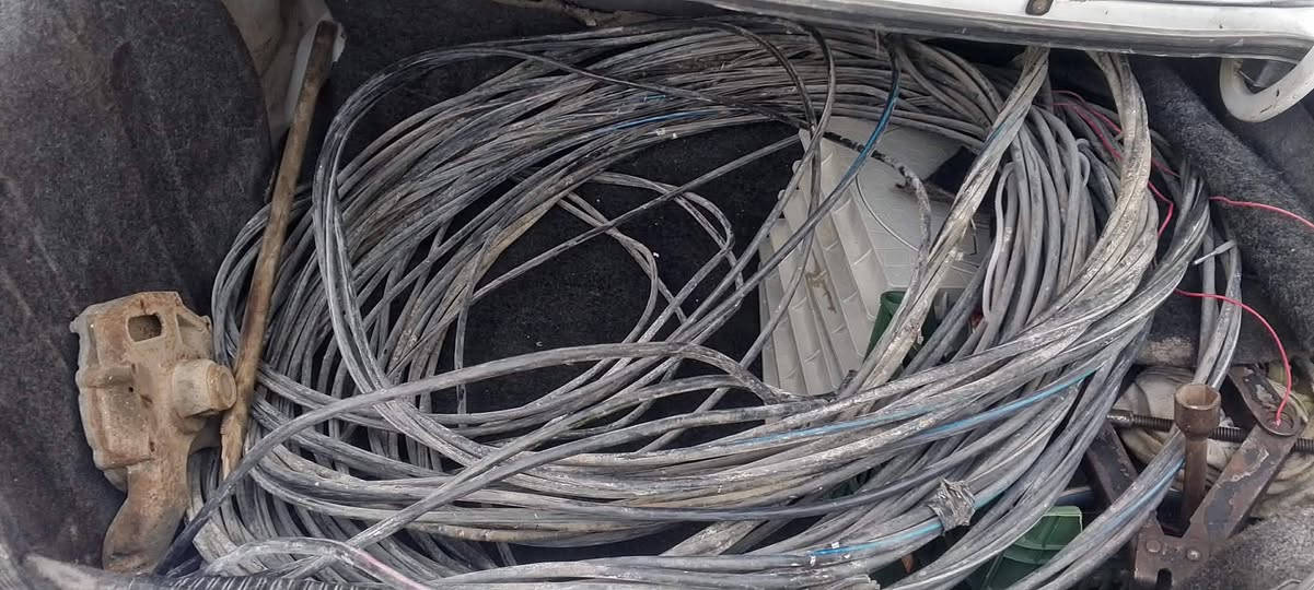 للبيع كيبل تويست ضفيرة يطلع تقريبن 25 متر ٤ خطوط ٦٠ بي مجال 
جولان


**إذا كنت صاحب هذا الإعلان وتريد حذفه لأي سبب، رجاءا أرسل رسالة إلى الدعم الفني**