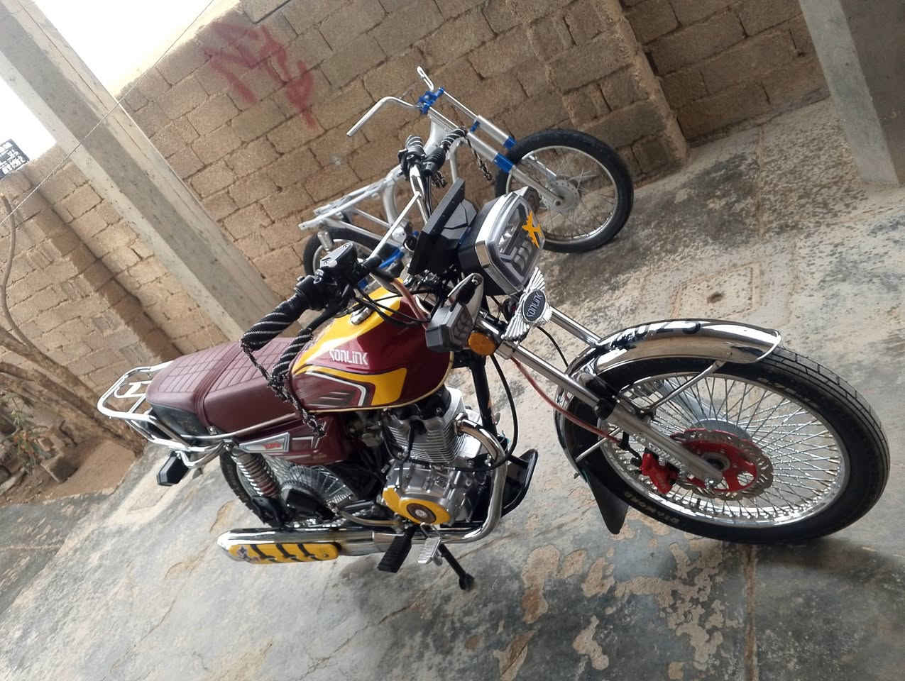 السلام عليكم دراجه سونك خمسه كير بدون سلف درجة احله من الصور وصلت بسوك الجمعه ليوم 725 قفل 750
للبيع او مراوس بهيوشه او غير دراجه عادي حسب القناعه
مكاني القائم حصيبه *********** ادمن وافق حبيبي
