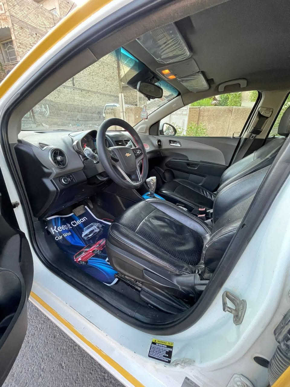 السلام عليكم شوفرليت سونك موديل 2013 LTZ اعله فئه بالسونك فول مواصفات  وارد امريكي مكينه 1800 كير 6 نمر كشنات جلد كشن السائق والراكب تدفئه  داخلهة وضع شركه  مري شفط وكهرباء شاشه بلاديه وسستم صوت كامره خلفيه تحكم ستيرن جهتين كروز سرعه  ويل كب 17 السياره بأسمي تحويل ثاني يوم رقم جديد وهزه جديده مصفره هيئه وغرامات  السياره مابيهة كلوب نقص كمبريسر جديد مروحه جديده وياهة مروحه اضافيه ويه التبريد قاعده مال فيت بم كامله جديده قايش تايمن جديد كيس جديد وقبق ولفات جديد بلكات جدد داينمو وباتري جدد سبير جديد هوة والويل والفلينه كامله دسكات جدد البارحه مبدل الدهن يعني تاخذهة كبل للشارع الف ماتصرف عليهة    مكينه وكير مكفولات التبريد من بدلت الكمبريسر ماشحنته غاز  شغال ميه بالميه التدفئه شغاله  السياره مصروف عليهة كلش  هواي واني جانيهة ومامشتغل بيهة تكسي ابد السياره نقصهة فقط فقط صدر نص عمر نصبتهة حلوة وكاعده دواخل جلد اخو الجديد مكاني بغداد البلديات *********** السعر 65 وبيهة مجال بسيط اخوان كل تفاصيلهة ذكرتهة
