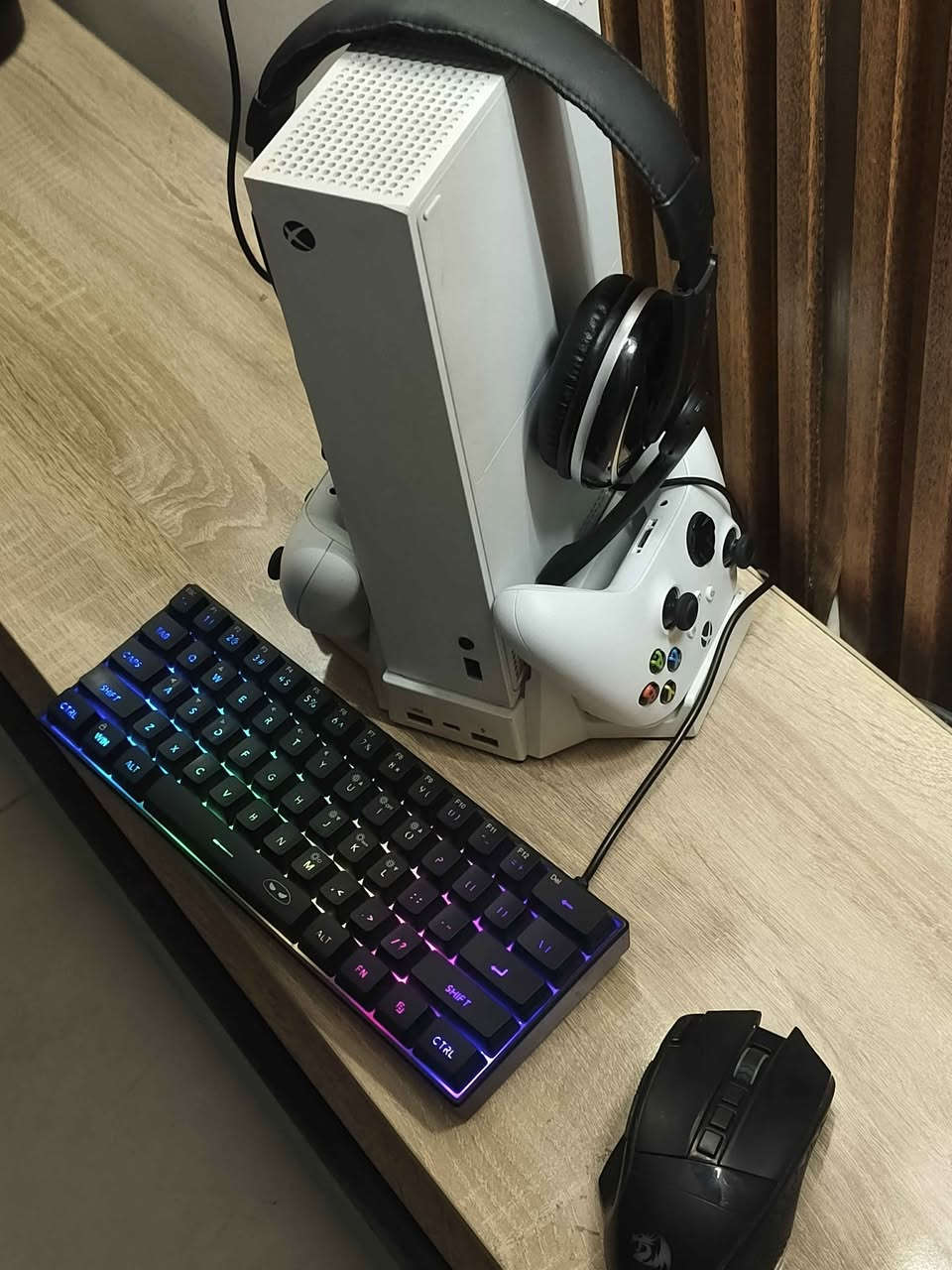 جهاز اكس بوكس سيريس اس 
ذاكره ٥١٢
جهاز نضيف كلش
موجود بي اشتراك ٣ اشهر
وحساب بي العاب مملوكه gta وغيرها بل صور
جويستكات ثنين 
قاعده
ماوس
كيبورد
سماعه

سعره ٤٥٠ الف مع كل ملحقاته والحساب والاشتراك مابيع قطع

( مراوس شعندك ادخلي خاص ) 

مكاني بغداد 
توصيل فقط بغداد بغداد, العراق


**إذا كنت صاحب هذا الإعلان وتريد حذفه لأي سبب، رجاءا أرسل رسالة إلى الدعم الفني**