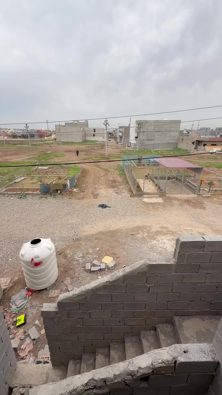 للبيع بناء مكون من طابقين وملحق مساحة 125 م مع حديقة .
موقع ممتاز قريب من كمپ دوميز خلف بانزينخانة روژ ئافا جنب مكتب الحزب .

للاستفسار راجع عقارات ( آدور 1_ 2 ) دوميز و وارستي او اتصل على الارقام التالية:

*********** 

***********

***********
