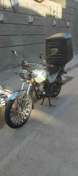 سلام عليكم حبايب سونك مديل 2025 مكينه 200ccدراجه جديده صاله شهر ونص ما مبدل كلشي بيه السعر900بيه مجال بسيط كلش مكاني بغداد مدينه الصدر ***********والعلم صوره هاي جدد مال اليوم
