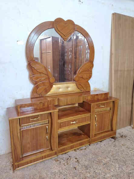 غرفه مستخدمه تزكام صاج 6باب طابقين نضافه فول سعر مليون 150معرض ابو عقيل ميسان حي رساله شارع ماطور قرب صيدليه حازم ***********((نتشري جميع الغرف))
