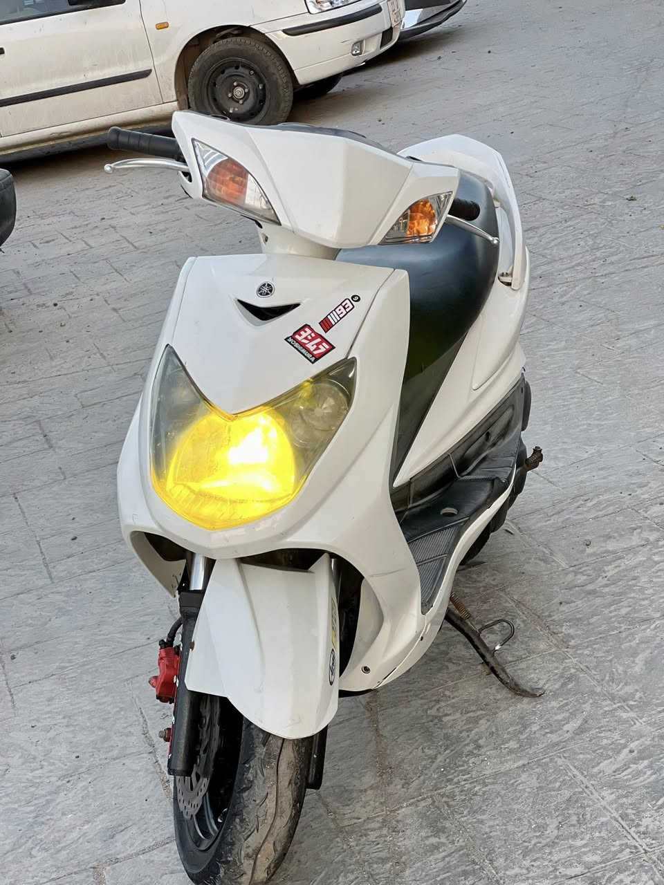 سكنس فحل حديثه رمبه (مكفوله كفاله عامه) صالها ٢٧ يوم من نازله من رمبه وكلها بلادي من تاير للتاير برغي واحد ممفتوح بيها مكينه تتعب شرط رمبه مابيها مثل هاي نضافه كفرات بلادي وكلشي شغال كهربيات قفل جنطه قفل ستيرن دشبول كيلو متر بانزين قبق بانزين والمكينه شرط اذا مفتوح برغي واحد انطيها بلاش براغي مال كفر ما مفتوحه والمكينه لتسوالف تتعب من ورى مكينه شكد ما نضيفه  ايي نقص ما بيها وشرط احلى من صور بهواي تجي اذا مو نفس هاذ كلام تاخذها بلاش وكروتك عليه السعر ٧٥٠ وبيها مجال بسيط العنوان بغداد الاعطيفيه قرب مقهى البيروتي الاتصال على هاذ رقم ***********
