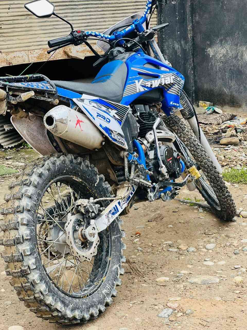 سلام عليكم قفاز كاوير موديل 2024 محرك200 شرط موطور جديد كهربائيّات شغاله مايعوزو كلشي نشاط فوول 
تصال او مراساله *********** مكاني كيارة الجدعه
