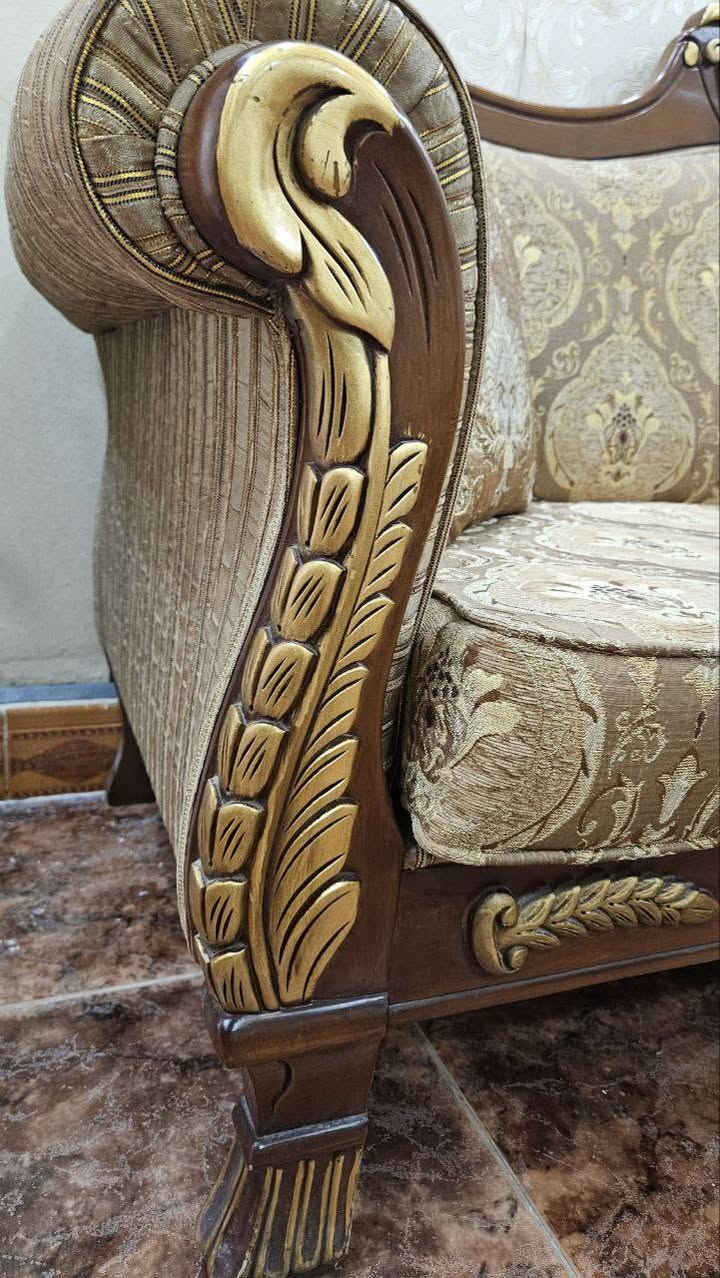 للبيع خشب بلوط اصلي الطخم ضمان مدى الحياة تكدر تشيله تغسله وترجعه بدون مينزل ابد للإستفسار اكثر ***********
