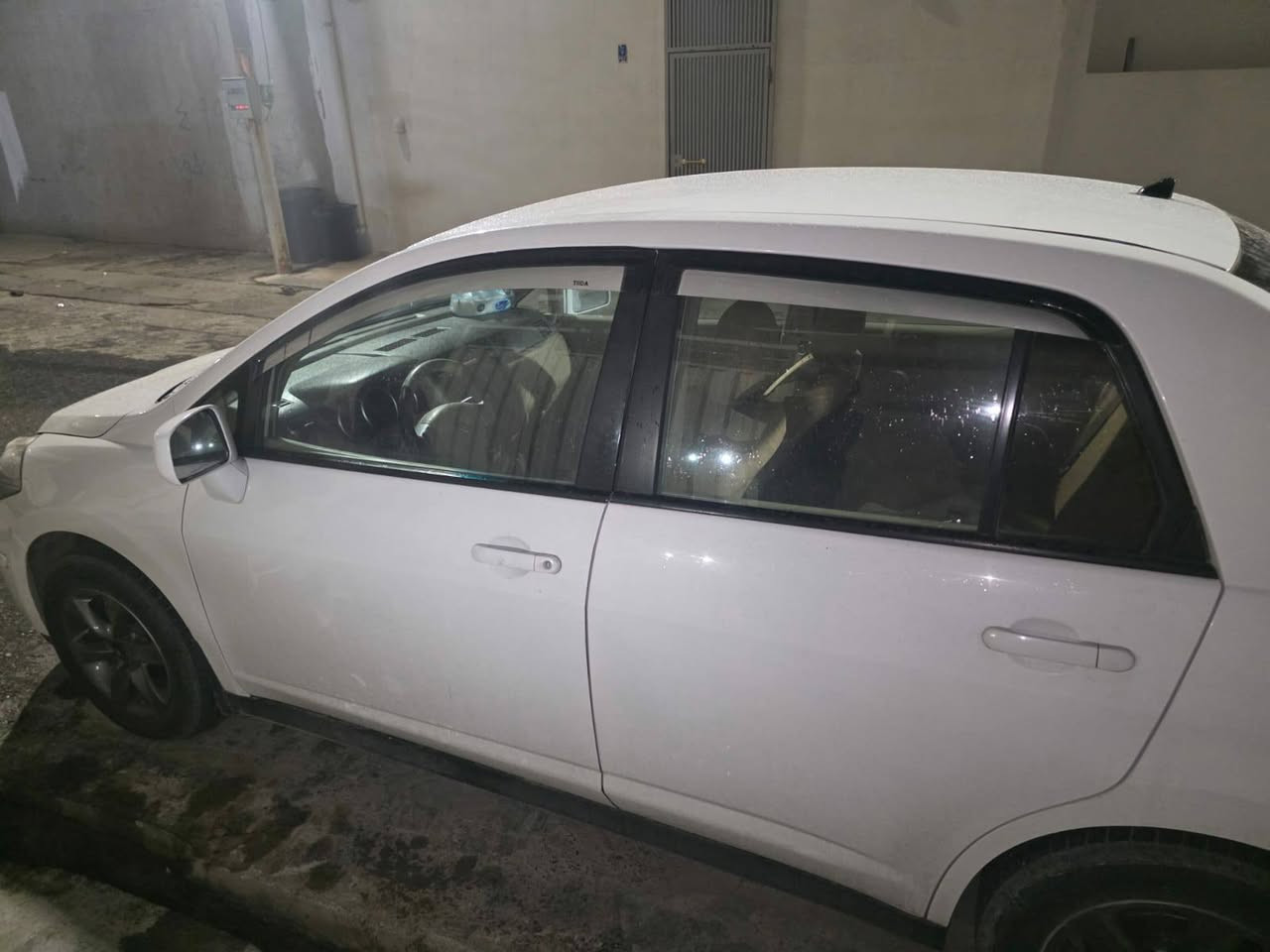 تێدا مۆدێل ٢٠١١ ڕەنگی سپی ، مەکینە 2.0 بێ سبوغ ، ٣٫٤ جێگا تعدیل ، گێر و مەکینە و تەبیرد بە شەرت ، سەنەوی نوێ  ، شاشە و کامیرە حەساس ی پشتەوە ،سەیارەکە رونی تازە گۆرەیە ،٤ تایەی نوێی لەسەرە ،  هەمامی ناوی و دەری تازە کراوە ،جاهیزە 105 معامەله
0750 636 61 63 wats app أربيل, العراق
