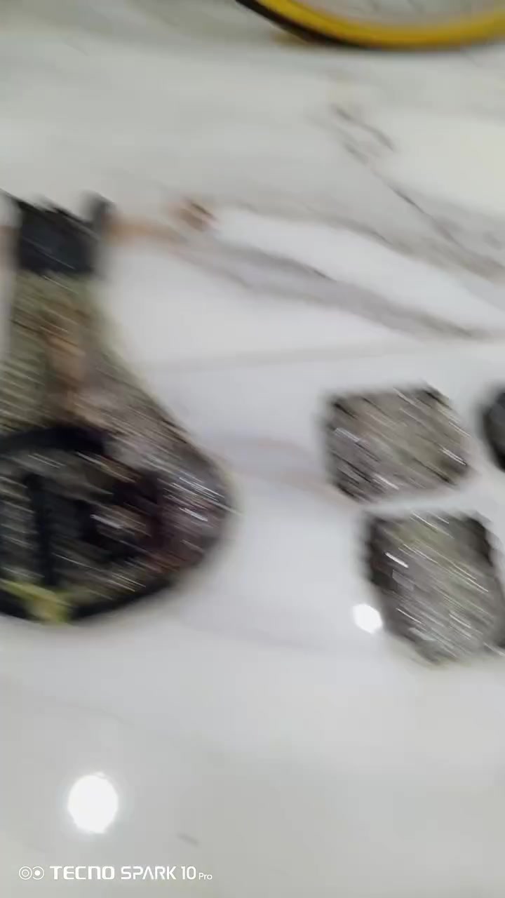 السلام عليكم غراض بايسكل اثنين وياله سكان بايسكل وسرج واثنين زناجيل وحبل بايسكل وقبق صينيه حجم 26 واثنين مساطر فسفوره مال الدرع ودرع مالت السرج وغراض ماشا وركبه وصجم اغراضهن وزائد بايدرات هذني غراض بايسكل كلهن حجم 26 وتدللون


**إذا كنت صاحب هذا الإعلان وتريد حذفه لأي سبب، رجاءا أرسل رسالة إلى الدعم الفني**