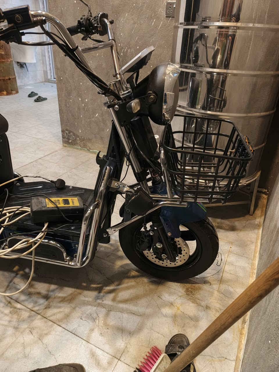 سلام عليكم دراجه شحن
جبلي ابو سله جبيره

موديل2025 ابو 7 بطاريات

دراجه. احله من صوره جديده او عله فحص

رقم ***********
