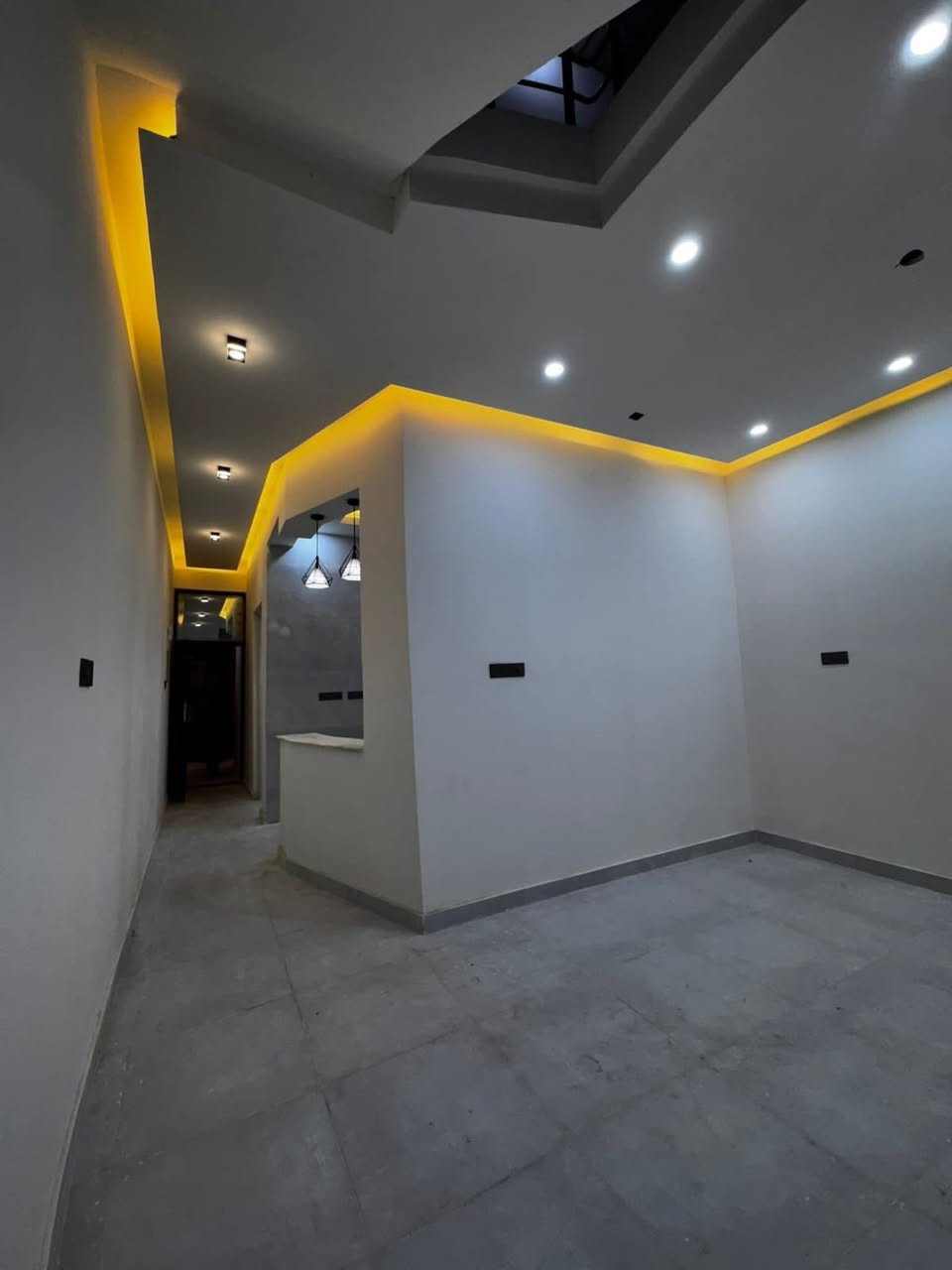 دار 100م طابق واحد بناء حديث محد ساكن بيه حي الجمعيات الثانيه قرب السايدين الاربع سايدات سابقآ الاستفسار *********** او مراجعه مكتب المختار للعقار الواقع في سايدين الجمعيات
