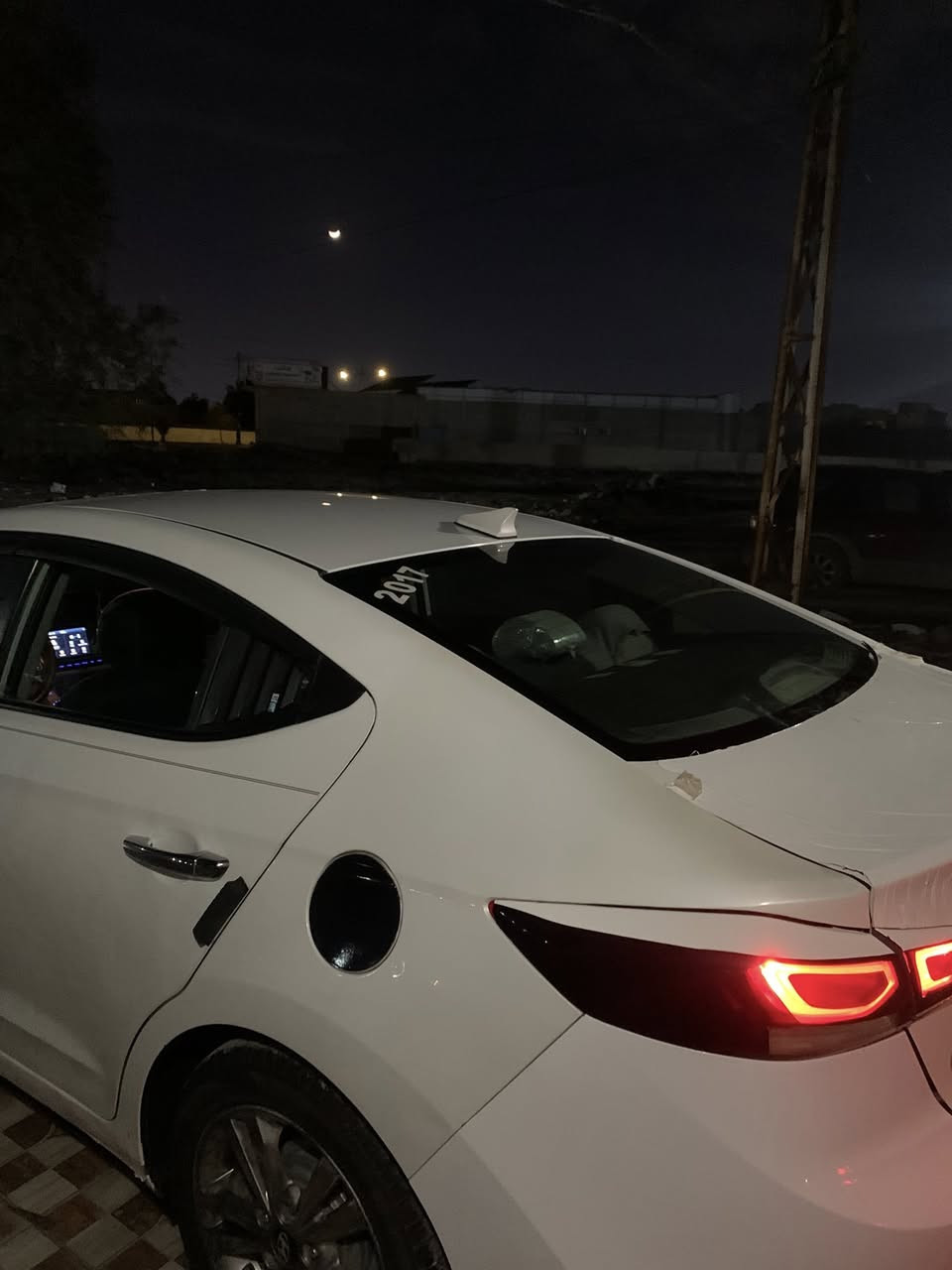 السلام وعليكم شباب النترا ١٧ امريكي ضرر خلفي بدون دواخل بدون تبديل ليبل واحد السياره مكينه٢٠٠٠ دوش كير آي تي جاهزه للاخير تخم تاير صدر كله جديد 
سياره حلوه وناعمه 
مكينه بيها خيط بخار ومعروف عال١٧ ١٨ كله بيه خيط 

السياره نص فول مودات قياده سبورت ايكو نورمال 
تحكمات ستيرين جهتين 
ادامه كامله مسوي عالسياره تخم مجاول تخم بلكات على رقم الشاصي نوزلات عبوه فيت بم حاويه 
منظومه المي راديتر  جوينات واتر بم كله جديد وكاله وبشرط استخدم مي زيتي وابدله كل فتره يعني المكينه داخلها جديد 
السياره ماشيه ١٦٥ الف  
سعر السياره ١١٨ وبيها مجال للشراي 

مكاني بعقوبه وهذا رقمي ***********
* ملاحظه كل تفاصيل السياره بالمنشور شوف الصور واتصل وبخدمتك لا تتصل ودكولي شبيها مابيها تعال شوف بعينك
