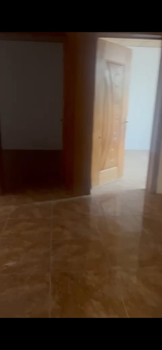 الدار للبيع 🏠/دهوك - فايدة
العنوان:دهوك - فايده  _ قرب جامع موسى رشي

•الدار جديد  طابق واحد ، يحتوي على 2 غرف نوم غرفه سويت و استقبال وصحيات ،،
 سعر : 350 ورقة و مجال 
مساحة البيت. : 125 متر 
•الواجهه شمال 
• مع قطعة ارض ركن: مساحة 125 متر 
• الواجه : شمال غرب

رقم كورك / واتساب : *********** 

•ناف و نيشان :  دهوك - فه يديى نيزيك مزكه فتا موسى ره شي . 
سعر 350 ورقة و مجال 
خانيى يى نيى ئيك طابقه بيك دهيت ژ 2 غورفيت نفستني ئيك سويت و استقبال و صحيات.. 
مساحة : 125 متر واجهه شمال .. 
دكه ل بارجه كا عه ردى :  ركن مساحة 125 متر ، واجهه شمال غرب

رقم كورك / واتساب : ***********
