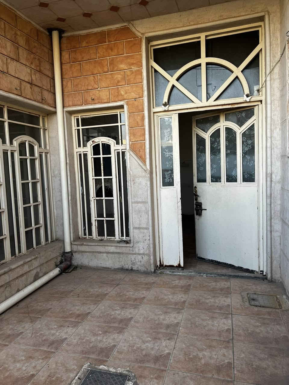 🏘🏘مشتملات عدد 2  للبيع ديالى خانقين / خلف الملعب حي اليكيتي طابو صرف مساحة كل مشتمل 100 متر واجهة 5 والنزال 20 
موقع حلو كدامة حديقة طابقين اثنينهم نفس التصميم 
طابق الاول 
1 غرفة نوم وصالة ومطبخ ومجمع درج مع مجمع صحيات 
طابق الثاني 
3 غرف نوم 

السعر مشتمل الواحد 75 مليون بي مجال 
سعر اثنينهم 145 مليون بي مجال 

للأستفسار اكثر اتصال بالارقام فقط 
***********
***********
مكتب فريا موفق للعقار
